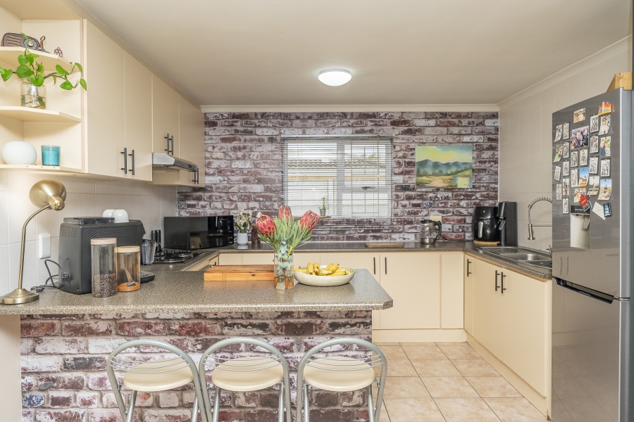 To Let 2 Bedroom Property for Rent in Sonstraal Heights Western Cape